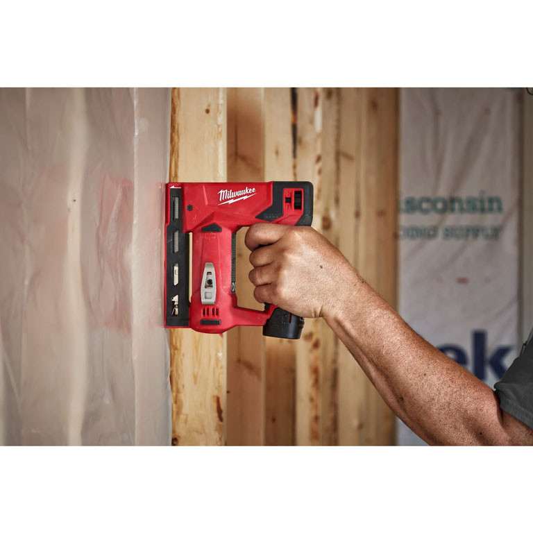 Аккумуляторный степлер Milwaukee M12 BST-0 (4933459635)