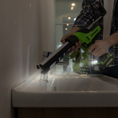 Пистолет для герметиков аккумуляторный Greenworks G24CAU 24V, 310 мл (1хАКБ 2Ач и ЗУ)