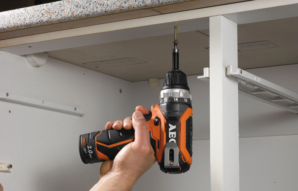 Дрель-шуруповерт аккумуляторная AEG BS12C2LI-202C