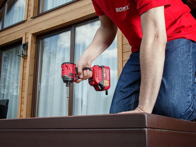 Аккум. ударный гайковерт/винтоверт WORTEX CWR 0218 в кор. XLT SOLO БЕСЩЕТ., 18 В, 220 Н*м