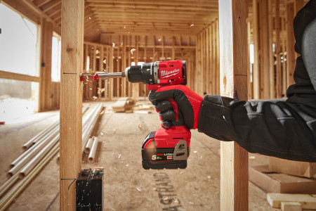 Дрель-шуруповерт Milwaukee M18 BLPDRC-202C (4933492822)