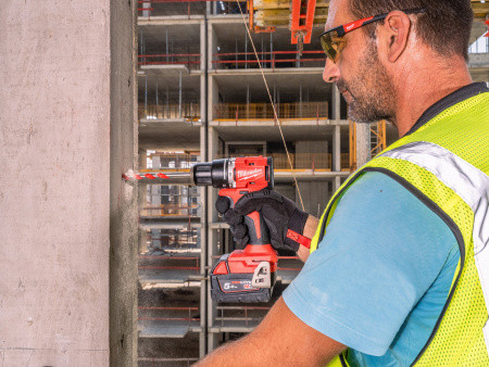 Дрель-шуруповерт Milwaukee M18 BLPDRC-402C (4933492824)