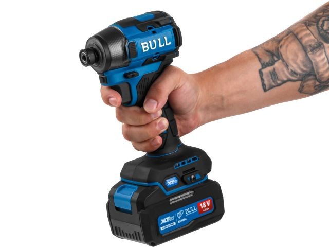 Аккум. ударный гайковерт/винтоверт BULL CID 2218 в чем. XLTpro, SET, БЕСЩЕТ., 18 В, 220 Н*м, 1х4 А*ч