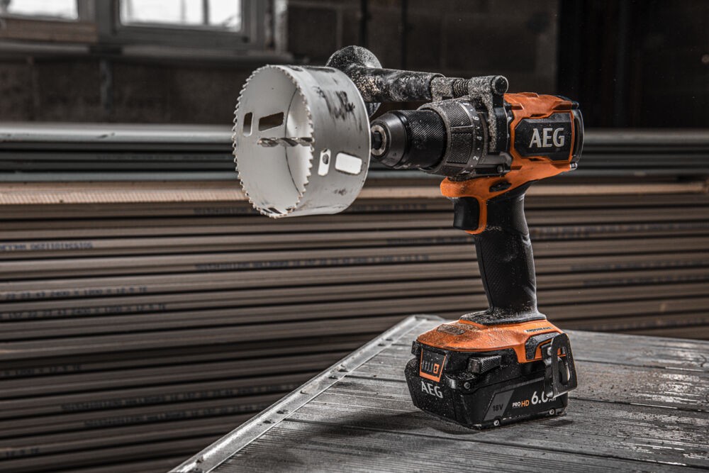 Дрель-шуруповерт ударная аккумуляторная бесщеточная AEG BSB18BL2-602K