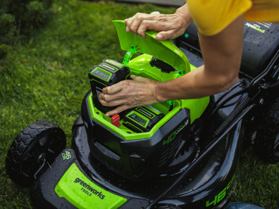 Газонокосилка аккумуляторная Greenworks 40V GD40LM46SPK4 (1хАКБ 8Ач и ЗУ) 46см самоходная
