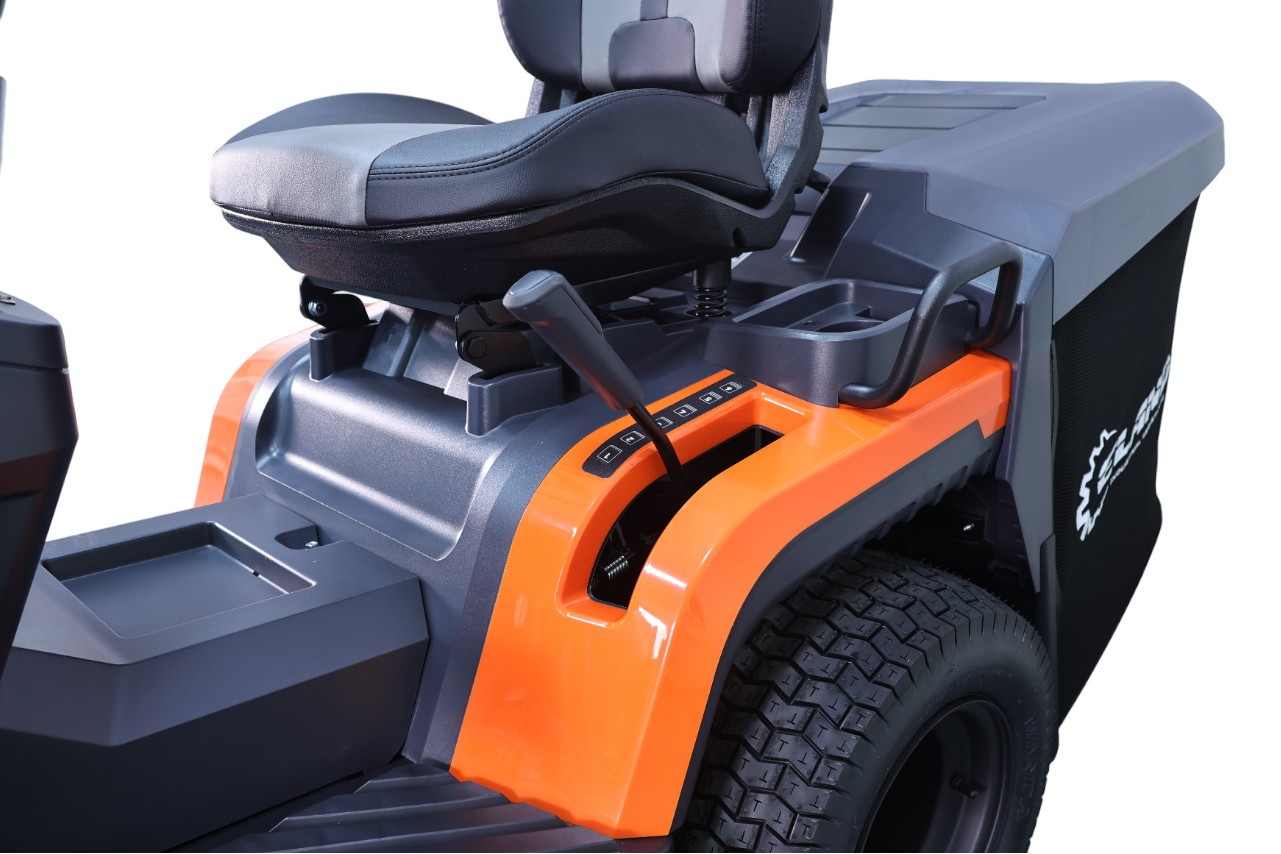 Газонокосилка бензиновая самоходная с сиденьем (райдер) ELAND LT-4592P