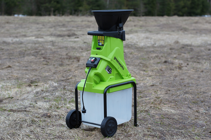 Измельчитель садовый Greenworks GACSB 2500Вт с контейнером