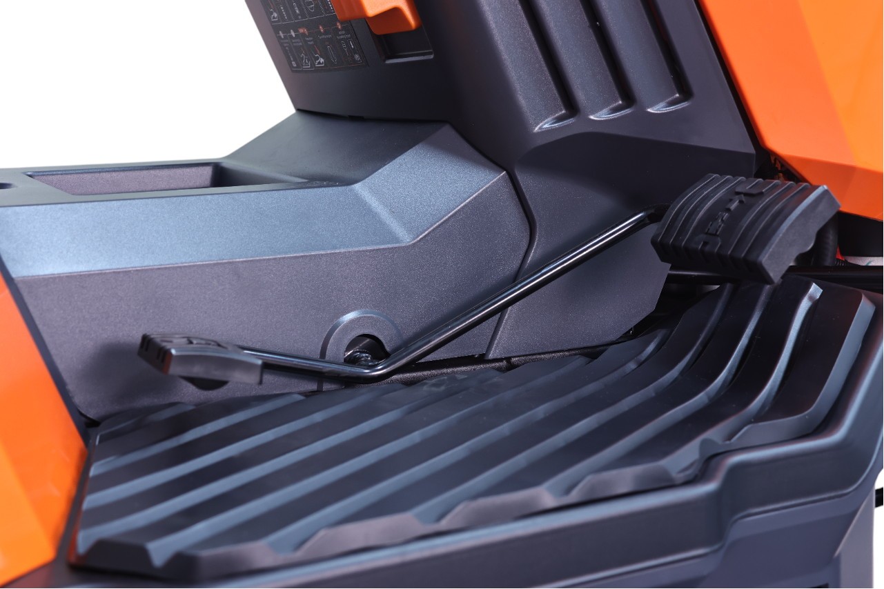 Газонокосилка бензиновая самоходная с сиденьем (райдер) ELAND LT-4592P