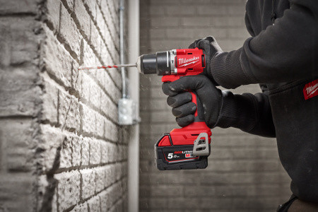Дрель-шуруповерт Milwaukee M18 BLPDRC-202C (4933492822)