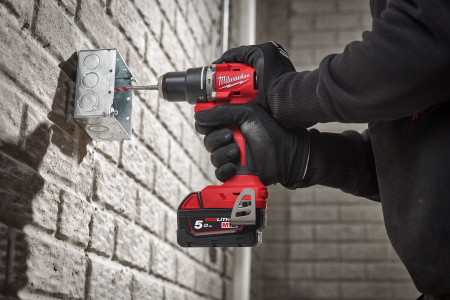 Дрель-шуруповерт Milwaukee M18 BLPDRC-402C (4933492824)