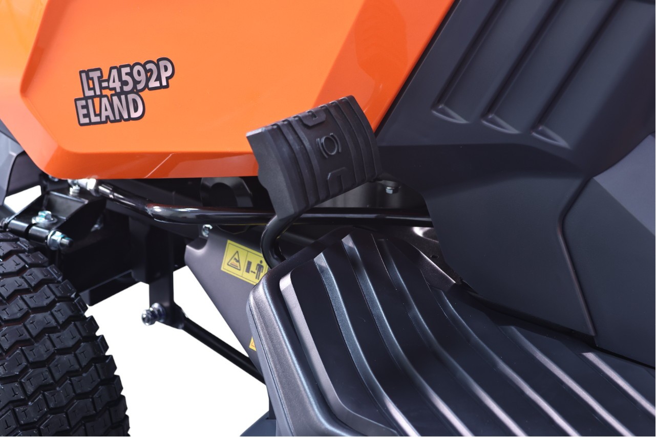 Газонокосилка бензиновая самоходная с сиденьем (райдер) ELAND LT-4592P