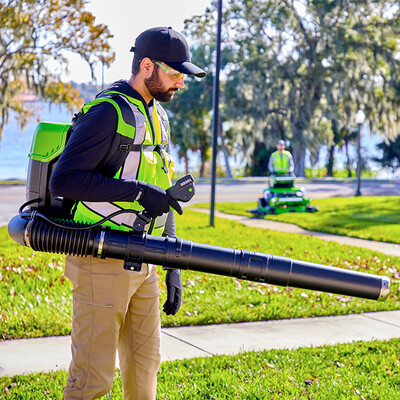 Воздуходув аккумуляторный ранцевый Greenworks 82V GD82BP2, бесщеточный, без АКБ и ЗУ