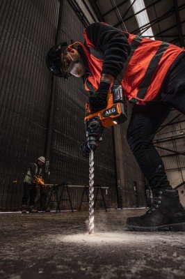 Перфоратор аккумуляторный AEG BBH 18BL2-0 (без батареи)