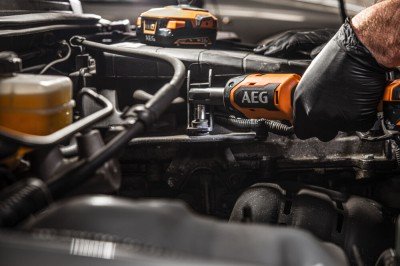 Угловой гаечный ключ аккумуляторный AEG BSS18R14BL-0 (без батареи)