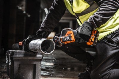 Пила сабельная аккумуляторная AEG BUS 18SBL-0 (без батареи)