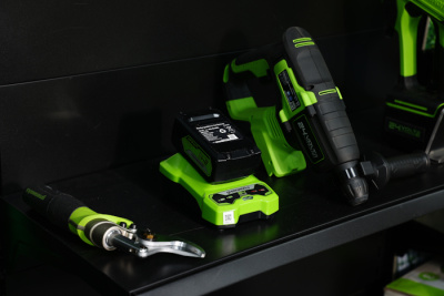 Зарядное устройство Greenworks 24V G24C4 4А