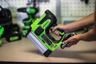 Нейлер аккумуляторный Greenworks 24V GD24BN (без АКБ и ЗУ)