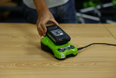 Зарядное устройство Greenworks 24V G24C4 4А