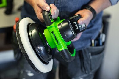 Полировальная машина аккумуляторная Greenworks 24V G24BU10 (без АКБ и ЗУ)